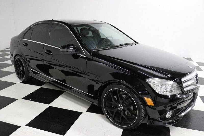 Illustration for article titled The W204 C300 looks great in person, would daily one happily